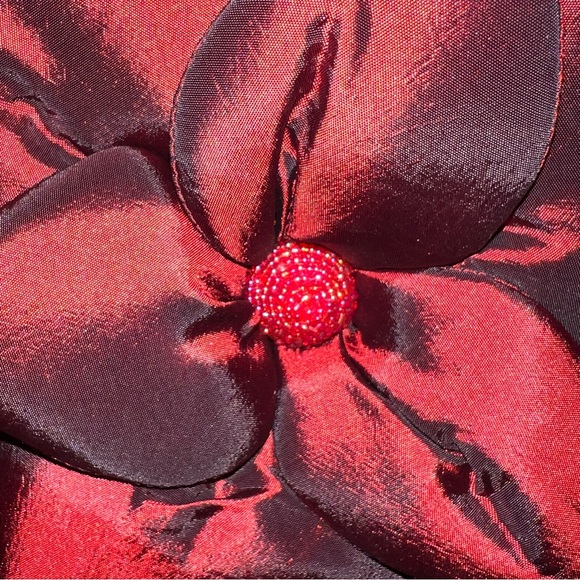 Stunning Red Satin Flower Handbag - Picture 4 of 10